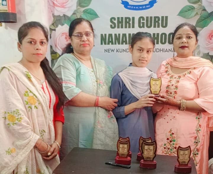 Students at Shri Guru Nanak School Civil Lines